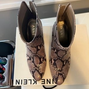 Ankle Booties Anne Klein Smoke Multi size 8